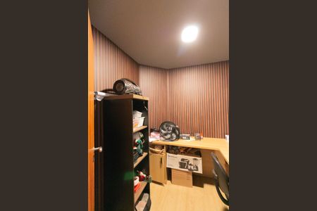 Casa de condomínio para alugar com 252m², 5 quartos e 4 vagasEscritório