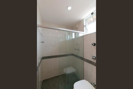 Casa de condomínio para alugar com 252m², 5 quartos e 4 vagasBanheiro 1