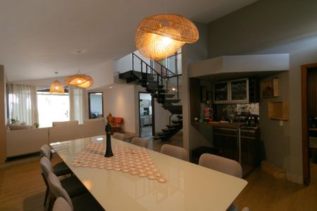 Casa de condomínio para alugar com 252m², 5 quartos e 4 vagasSala