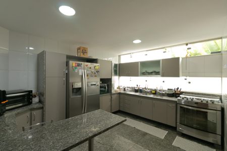 Casa de condomínio para alugar com 252m², 5 quartos e 4 vagasCozinha