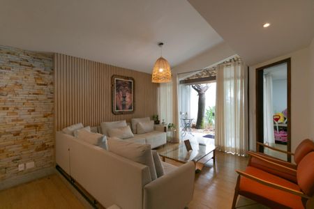 Casa de condomínio para alugar com 252m², 5 quartos e 4 vagasSala