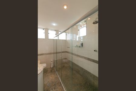 Casa de condomínio para alugar com 252m², 5 quartos e 4 vagasBanheiro Suíte