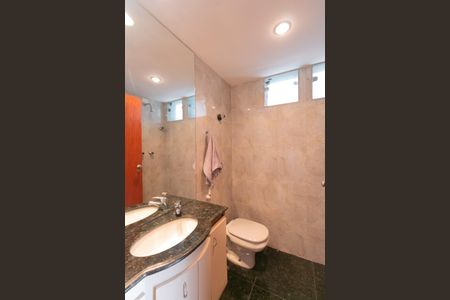 Casa de condomínio para alugar com 252m², 5 quartos e 4 vagasBanheiro 3