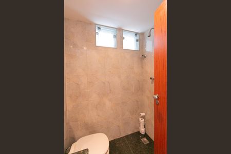 Casa de condomínio para alugar com 252m², 5 quartos e 4 vagasBanheiro 3