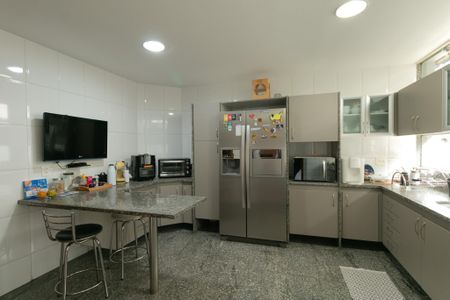 Casa de condomínio para alugar com 252m², 5 quartos e 4 vagasCozinha