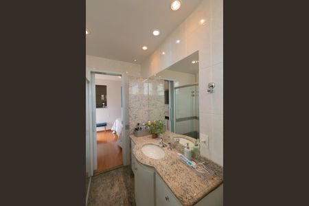 Casa de condomínio para alugar com 252m², 5 quartos e 4 vagasBanheiro Suíte