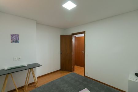 Casa de condomínio para alugar com 252m², 5 quartos e 4 vagasQuarto 4