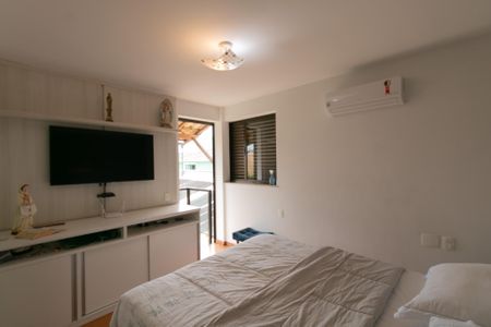 Casa de condomínio para alugar com 252m², 5 quartos e 4 vagasSuíte