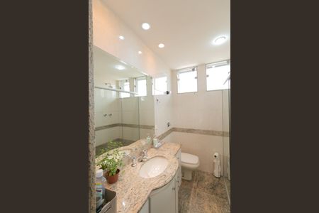 Casa de condomínio para alugar com 252m², 5 quartos e 4 vagasBanheiro Suíte