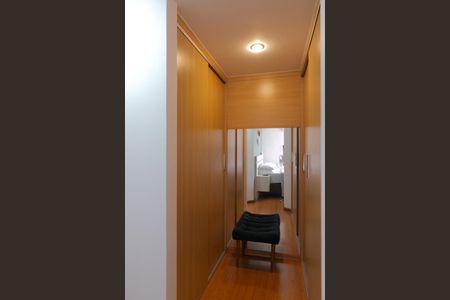 Casa de condomínio para alugar com 252m², 5 quartos e 4 vagasSuíte