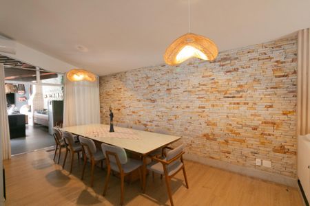 Casa de condomínio para alugar com 252m², 5 quartos e 4 vagasSala