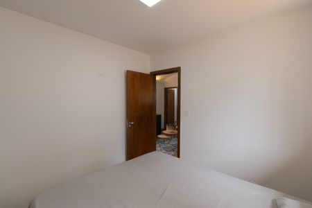 Casa de condomínio para alugar com 252m², 5 quartos e 4 vagasQuarto 2