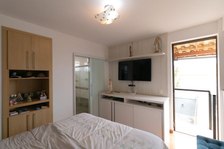 Casa de condomínio para alugar com 252m², 5 quartos e 4 vagasSuíte