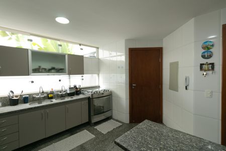 Casa de condomínio para alugar com 252m², 5 quartos e 4 vagasCozinha