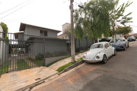 Casa de condomínio para alugar com 252m², 5 quartos e 4 vagasFachada