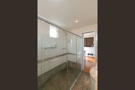 Casa de condomínio para alugar com 252m², 5 quartos e 4 vagasBanheiro Suíte