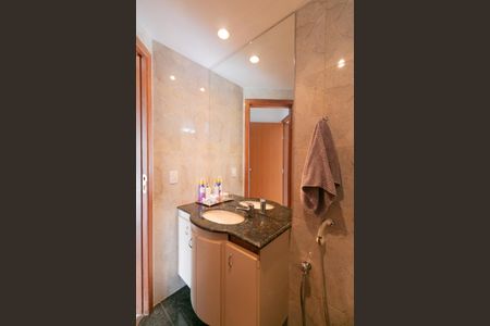 Casa de condomínio para alugar com 252m², 5 quartos e 4 vagasBanheiro 3