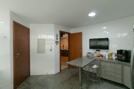 Casa de condomínio para alugar com 252m², 5 quartos e 4 vagasCozinha