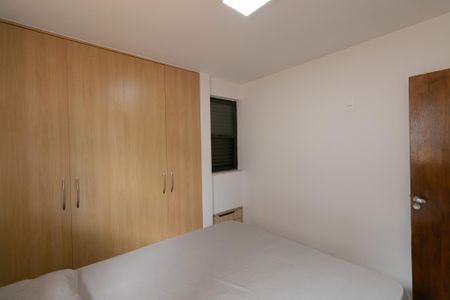 Casa de condomínio para alugar com 252m², 5 quartos e 4 vagasQuarto 2