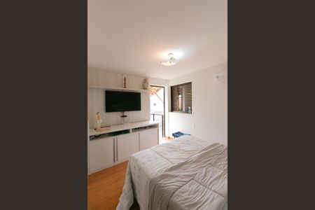 Casa de condomínio para alugar com 252m², 5 quartos e 4 vagasSuíte