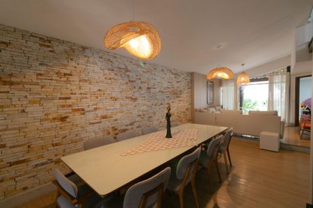 Casa de condomínio para alugar com 252m², 5 quartos e 4 vagasSala