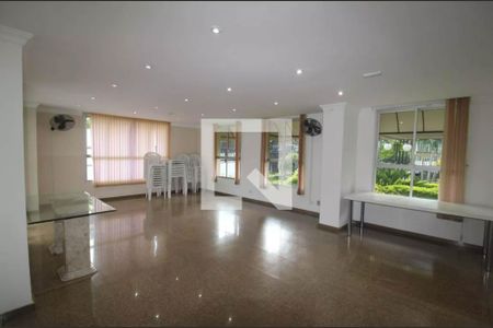 Apartamento à venda com 97m², 3 quartos e 2 vagas Apartamento à venda com 97m², 3 quartos e 2 vagasÁrea comum - Salão de festas