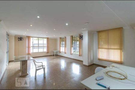 Apartamento à venda com 97m², 3 quartos e 2 vagas Apartamento à venda com 97m², 3 quartos e 2 vagasÁrea comum - Salão de festas