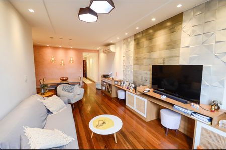 Apartamento à venda com 170m², 3 quartos e 1 vaga Apartamento à venda com 170m², 3 quartos e 1 vagaSala