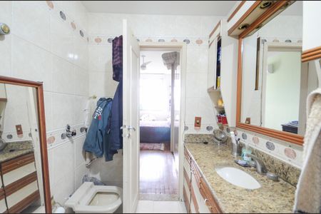 Apartamento à venda com 170m², 3 quartos e 1 vaga Apartamento à venda com 170m², 3 quartos e 1 vagaBanheiro da Suíte 1