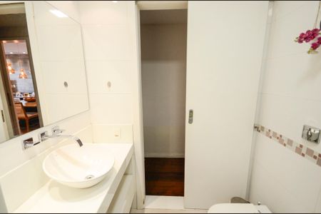 Apartamento à venda com 170m², 3 quartos e 1 vaga Apartamento à venda com 170m², 3 quartos e 1 vagaBanheiro Social