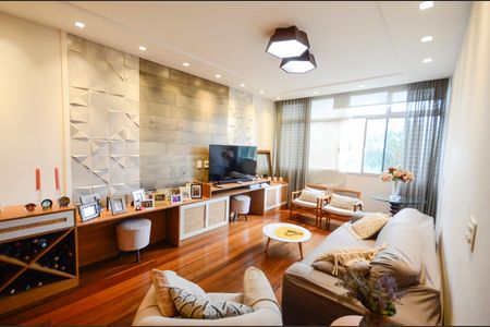 Apartamento à venda com 170m², 3 quartos e 1 vaga Apartamento à venda com 170m², 3 quartos e 1 vagaSala