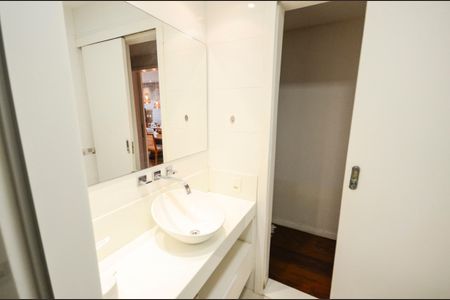 Apartamento à venda com 170m², 3 quartos e 1 vaga Apartamento à venda com 170m², 3 quartos e 1 vagaBanheiro Social