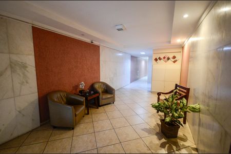 Apartamento à venda com 170m², 3 quartos e 1 vaga Apartamento à venda com 170m², 3 quartos e 1 vagaHall