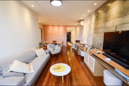 Apartamento à venda com 170m², 3 quartos e 1 vaga Apartamento à venda com 170m², 3 quartos e 1 vagaSala