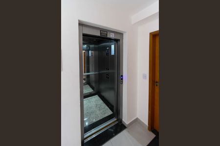 Apartamento à venda com 42m², 2 quartos e sem vagaÁrea comum