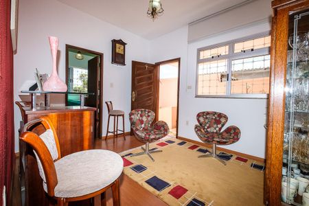 Casa à venda com 430m², 4 quartos e 2 vagasSala