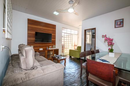 Casa à venda com 430m², 4 quartos e 2 vagasSala