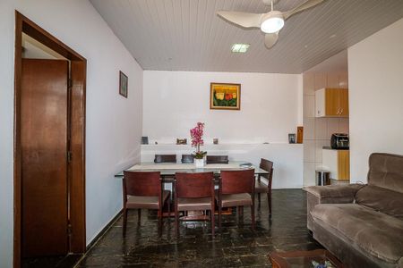 Casa à venda com 430m², 4 quartos e 2 vagasSala