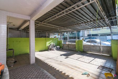 Casa à venda com 150m², 2 quartos e 2 vagasVaranda e garagem