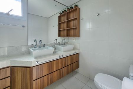 Apartamento para alugar com 206m², 4 quartos e 4 vagasBanheiro da suíte 1