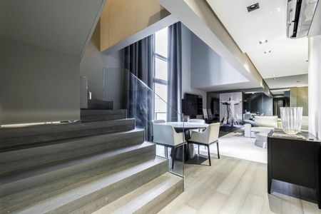 Apartamento à venda com 170m², 2 quartos e 3 vagasEscada