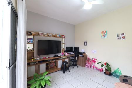 Casa à venda com 240m², 4 quartos e 2 vagasSala 1