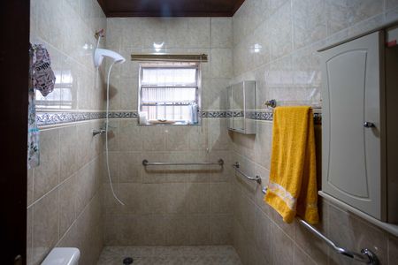 Casa à venda com 337m², 4 quartos e 7 vagasBanheiro 2