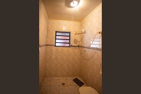 Casa à venda com 337m², 4 quartos e 7 vagasBanheiro de serviço