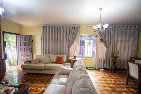 Casa à venda com 337m², 4 quartos e 7 vagasSala de TV