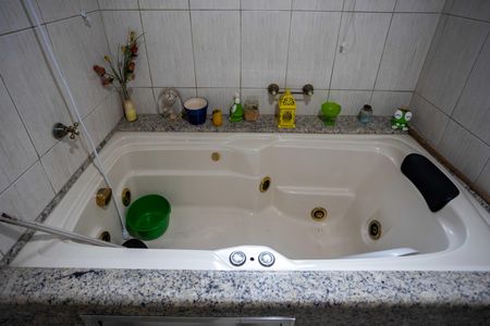 Casa à venda com 337m², 4 quartos e 7 vagasBanheiro da Suíte