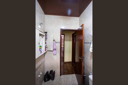 Casa à venda com 337m², 4 quartos e 7 vagasBanheiro 2