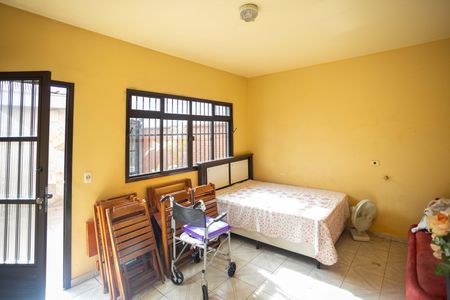 Casa à venda com 337m², 4 quartos e 7 vagasQuarto Serviço