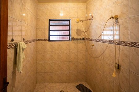 Casa à venda com 337m², 4 quartos e 7 vagasBanheiro de serviço