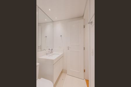 Apartamento à venda com 148m², 2 quartos e 3 vagasBanheiro da Suíte 2